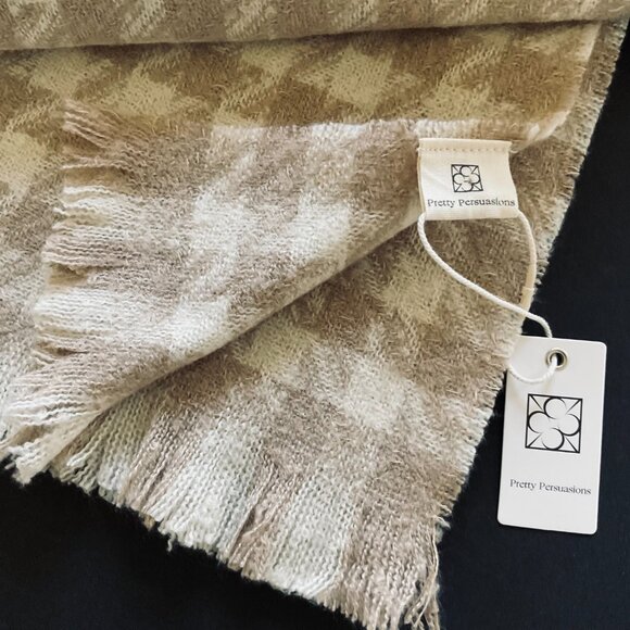 PRETTY PERSUASIONS Scarf Wrap with 1 1/2" Fringe NWT - Picture 3 of 5